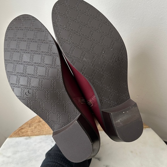 Vionic Millie Wine Leather Ankle
Booties Size 9.5 - Picture 6 of 14